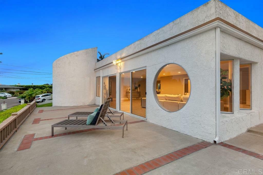 5957 Avenida Chamnez  La Jolla CA 92037 photo