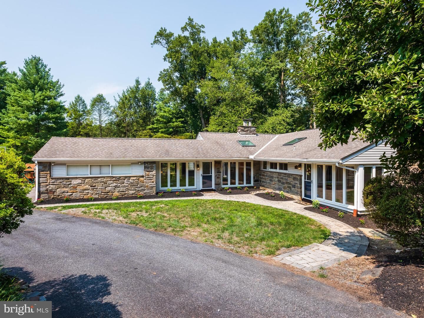 Property Photo:  1243 Hunt Club Lane  PA 19063 