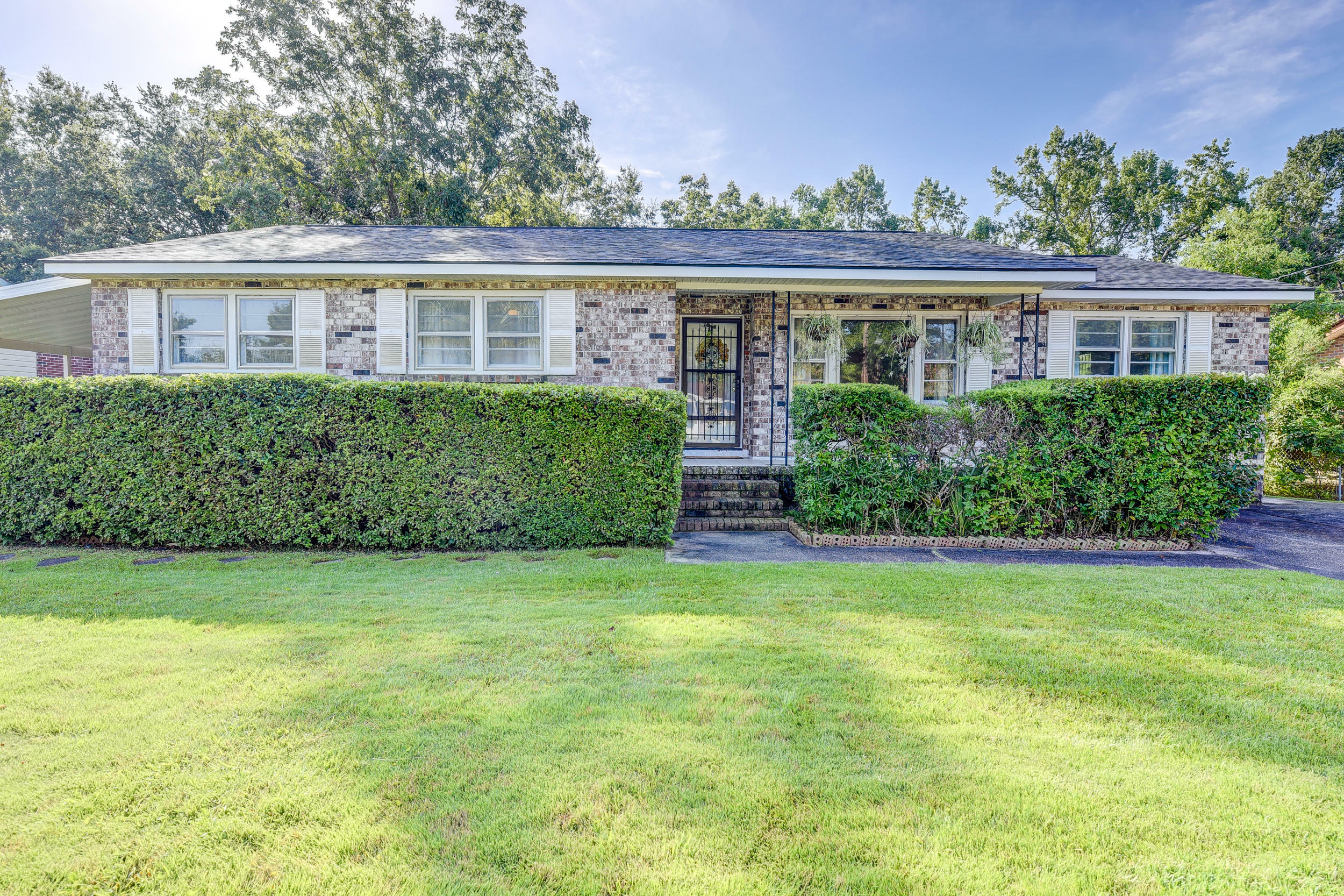 Property Photo:  7020 Kenneth Drive  SC 29406 