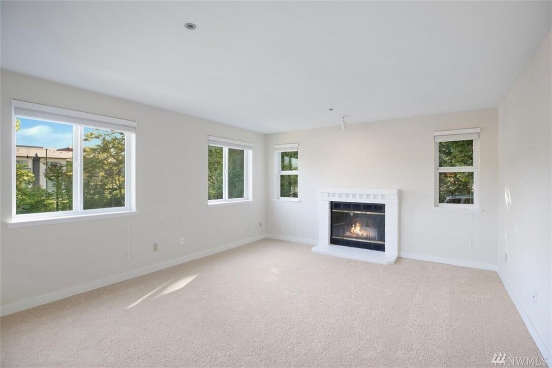 Property Photo: 6700 NE 182nd St D204 WA 98028