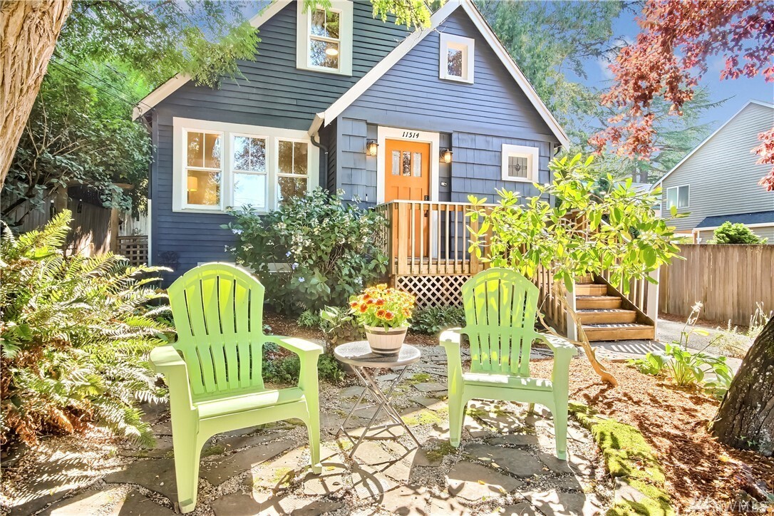 Property Photo: 11514 39th Ave NE WA 98125