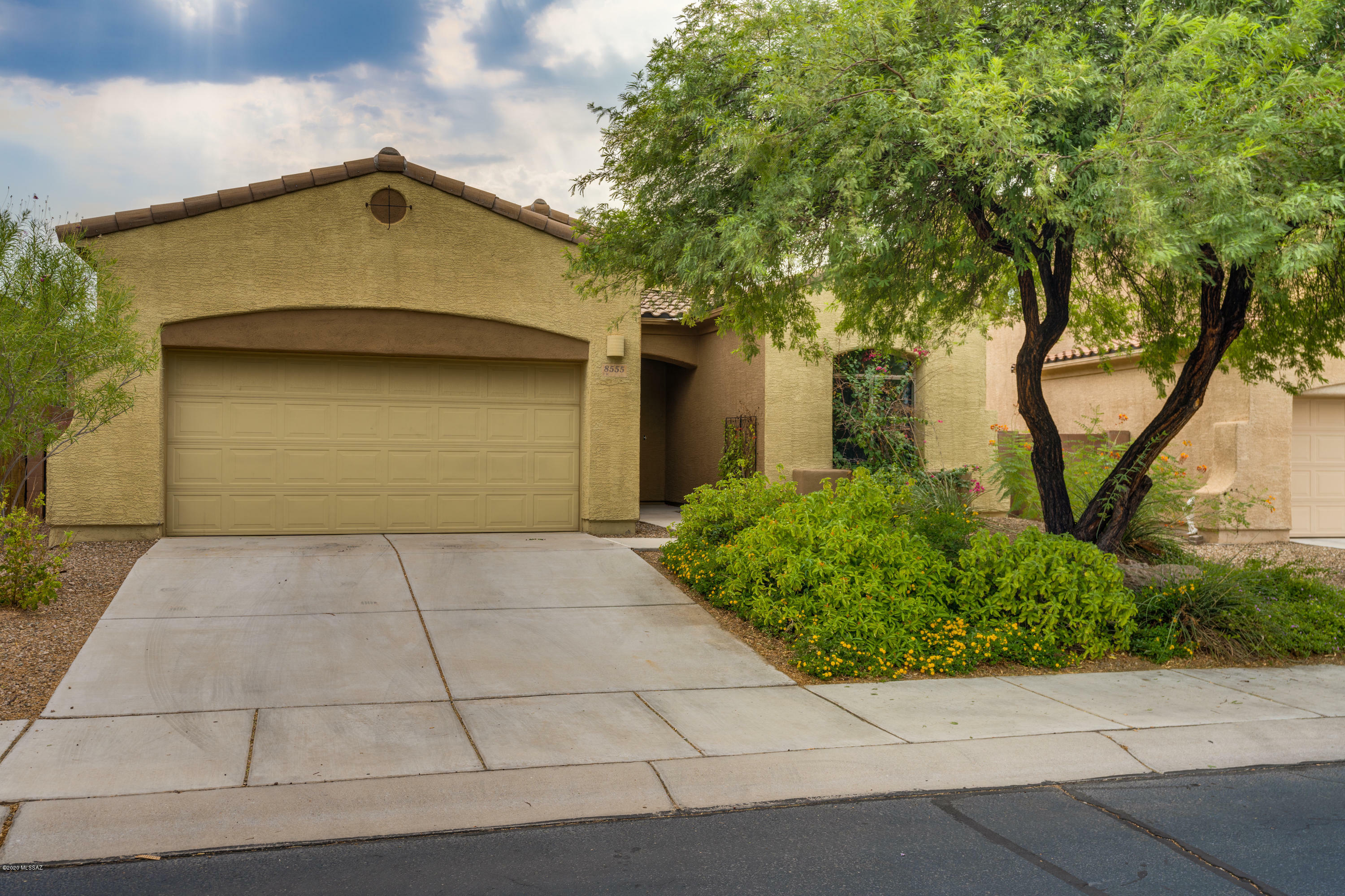 Property Photo: 8555 N Shadow Wash Way AZ 85743