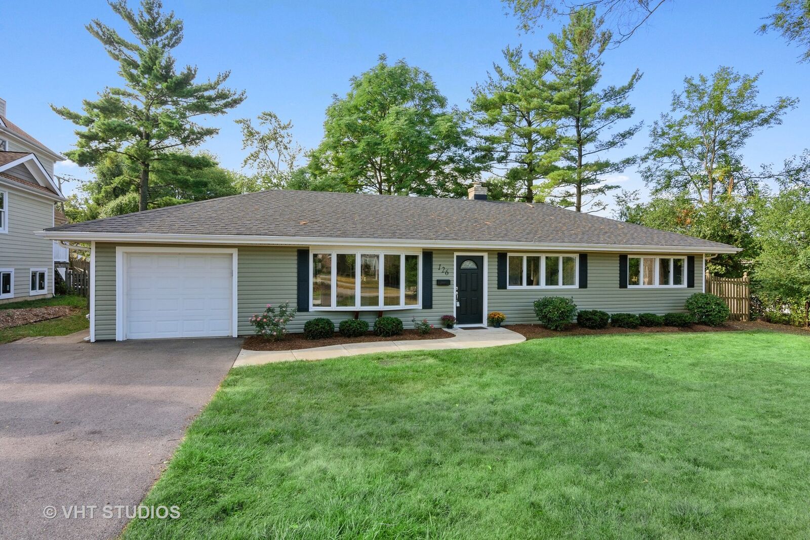 Property Photo: 126 East Hawthorne Boulevard IL 60187