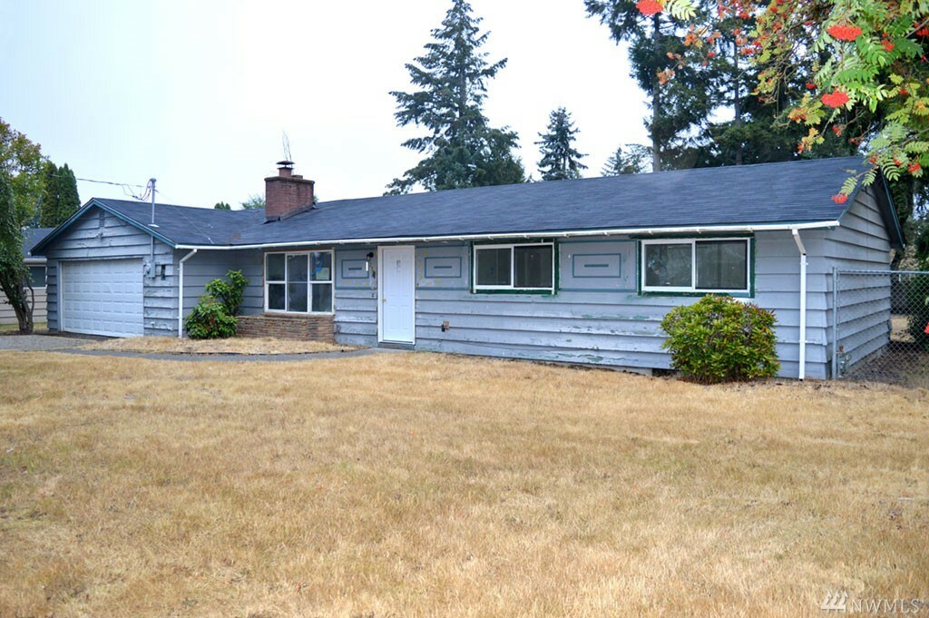 Property Photo:  217 170th St E  WA 98387 