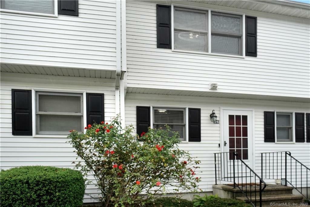 Property Photo:  94 Commodore Commons 94  CT 06418 