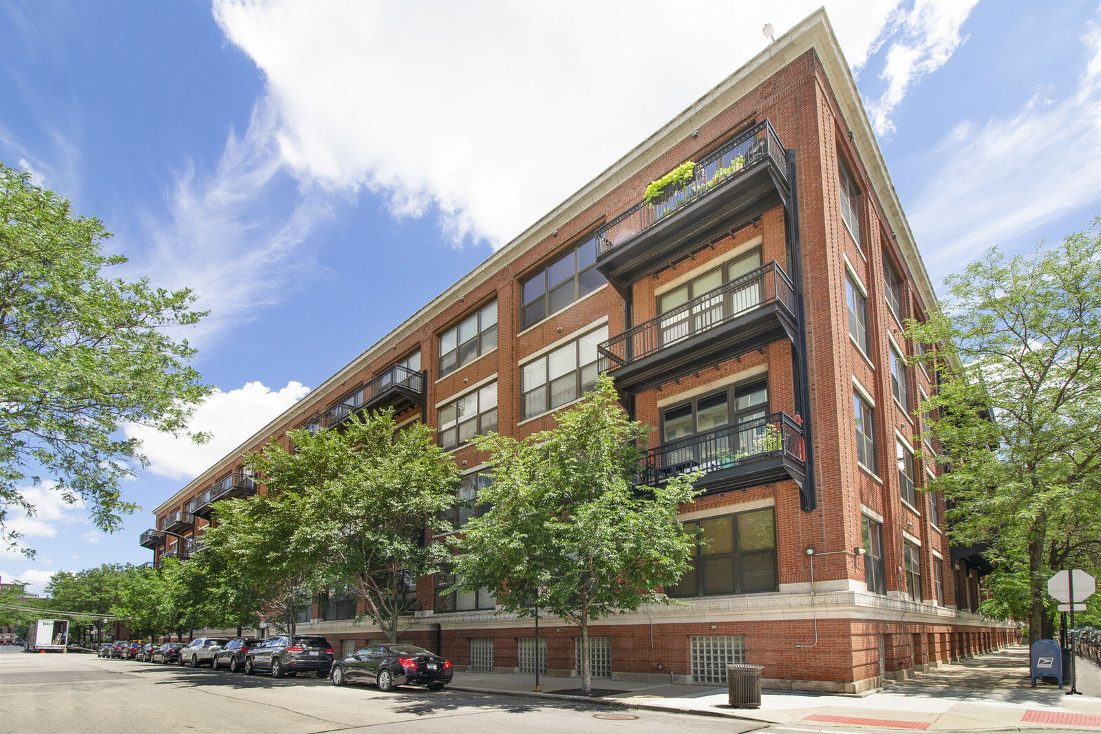 Property Photo: 1040 West Adams Street 362 IL 60607