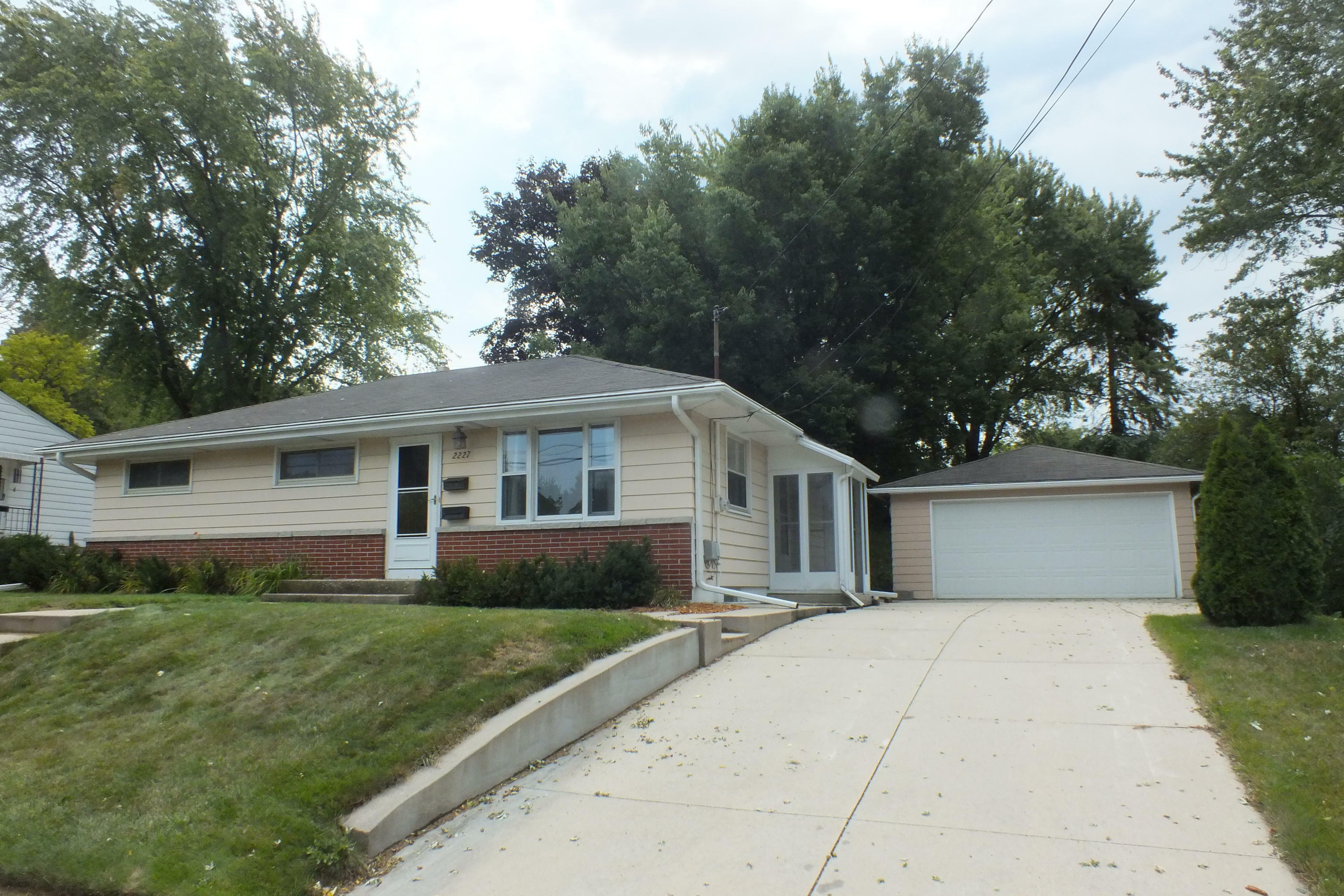 Property Photo:  2227 Easy St  WI 53188 