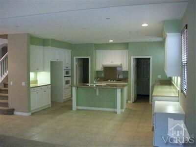 Property Photo:  614 Chesapeake Place  CA 93004 