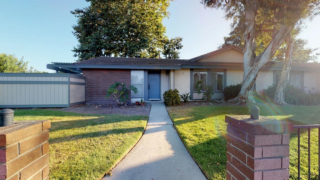 Property Photo:  600 W Vineyard Avenue  CA 93036 