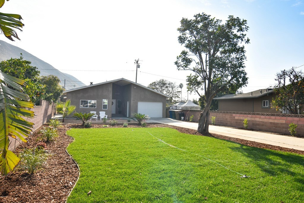 Property Photo:  212 E Barnett Street  CA 93001 