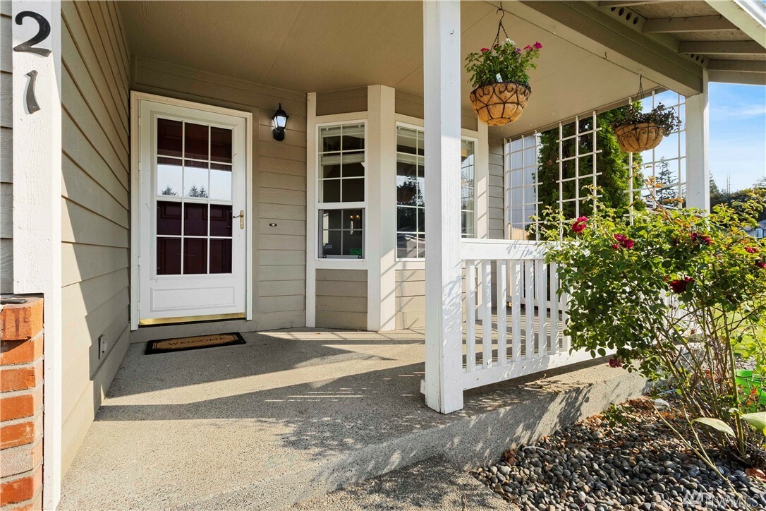 Property Photo: 5521 209th St E WA 98387