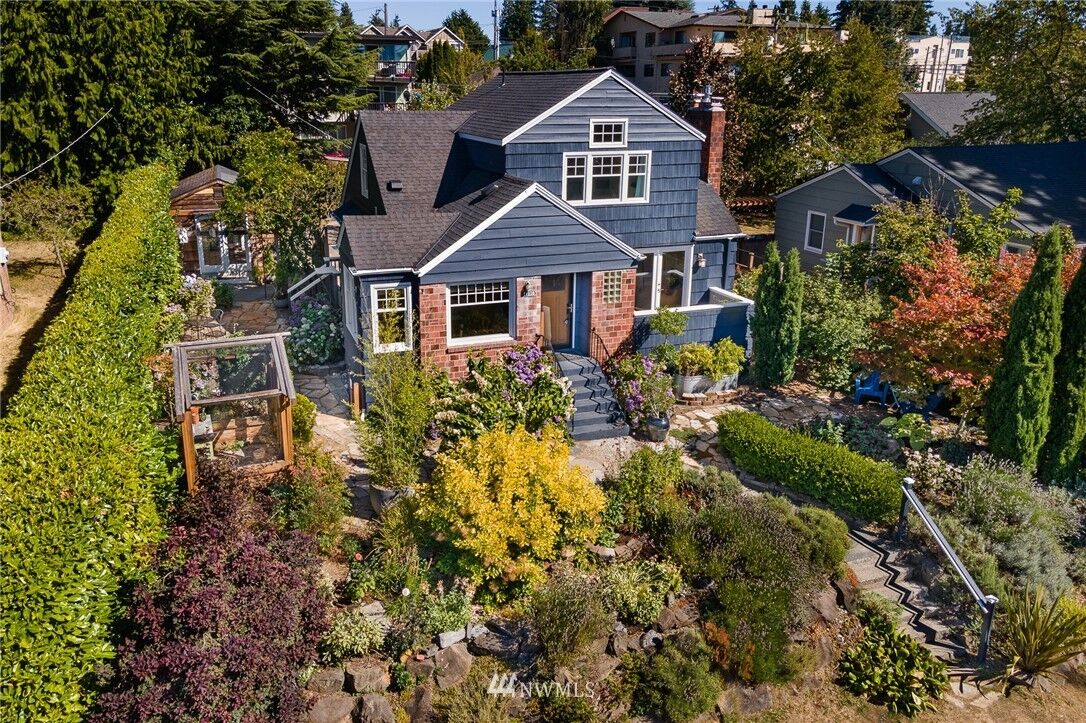 Property Photo: 11020 Palatine Avenue N WA 98133