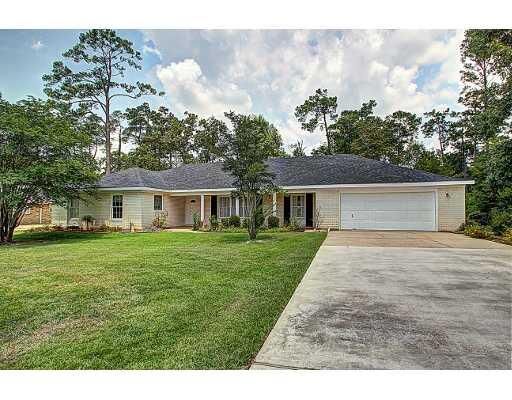 Property Photo: 111 Golfview Lane LA 70433