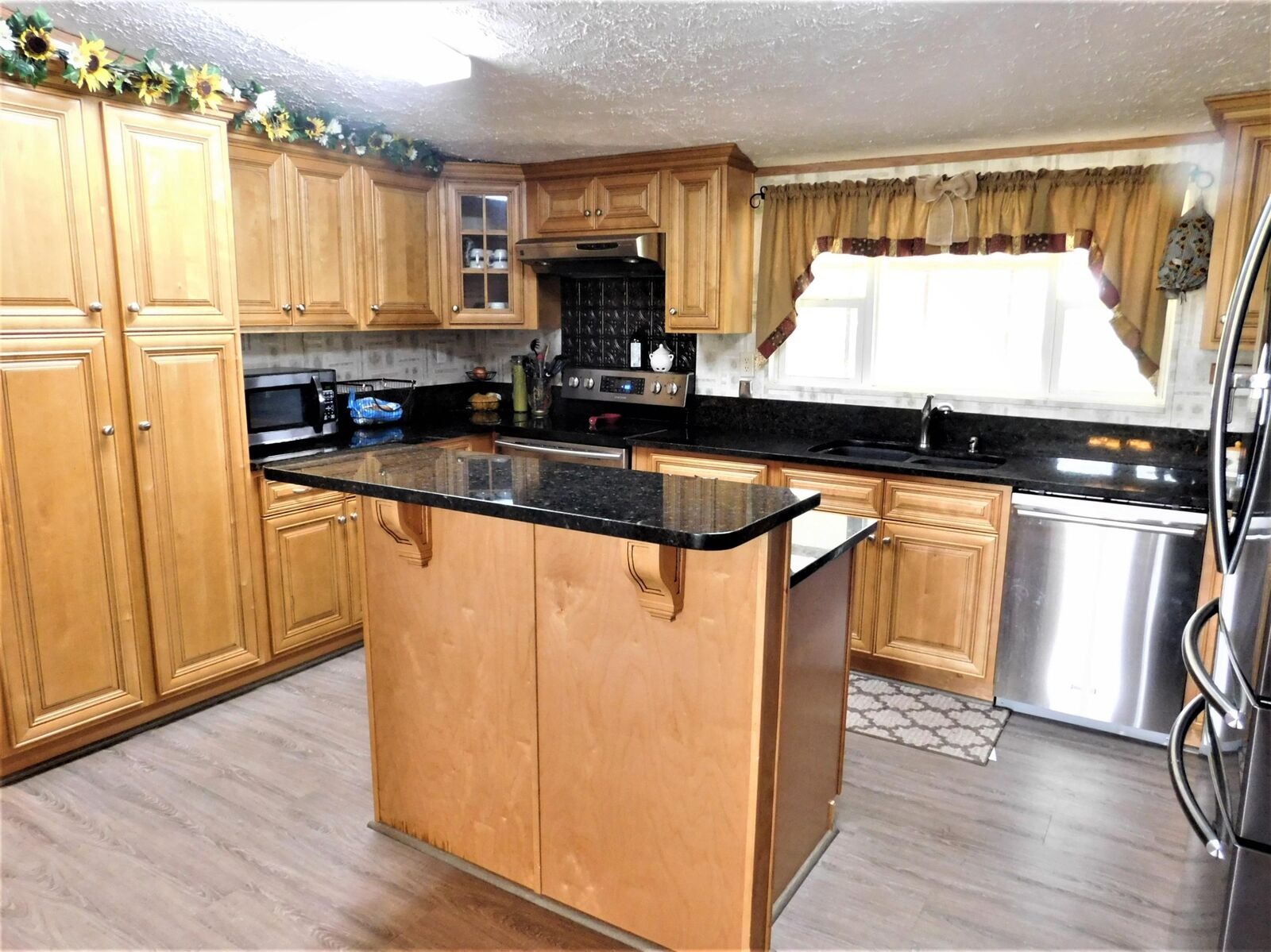 Property Photo: 1533 Messick Road FL 32531