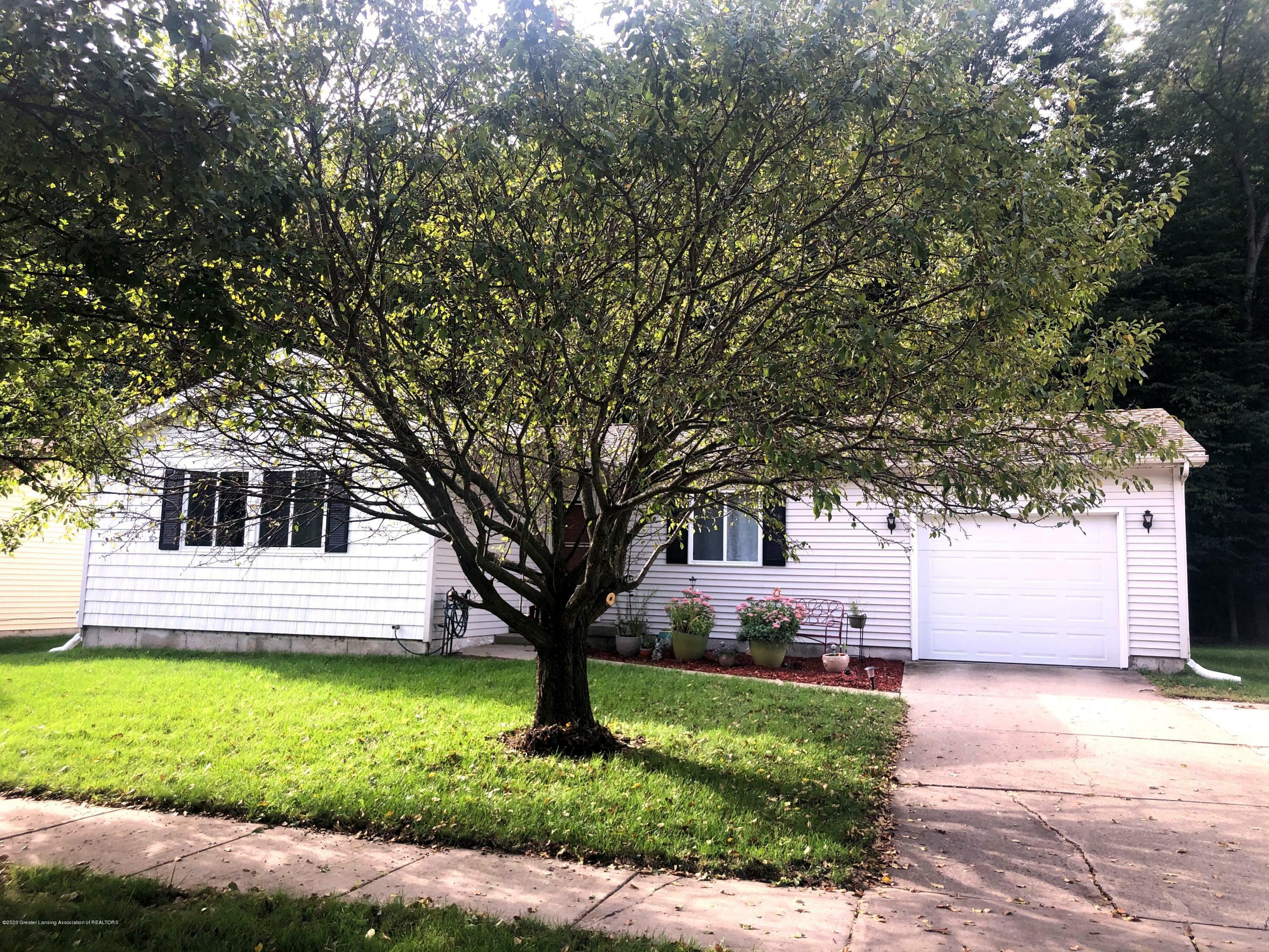 Property Photo:  2717 Winsford Street  MI 48911 