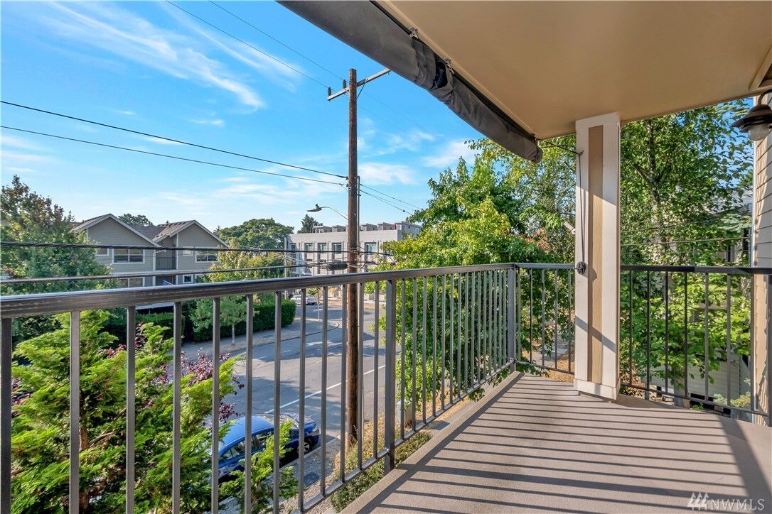 Property Photo: 6910 California Avenue SW 23 WA 98136