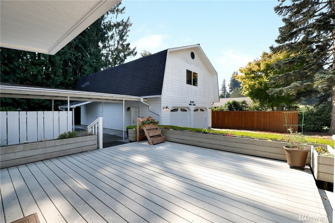 Property Photo:  692 Park Lane  WA 98272 