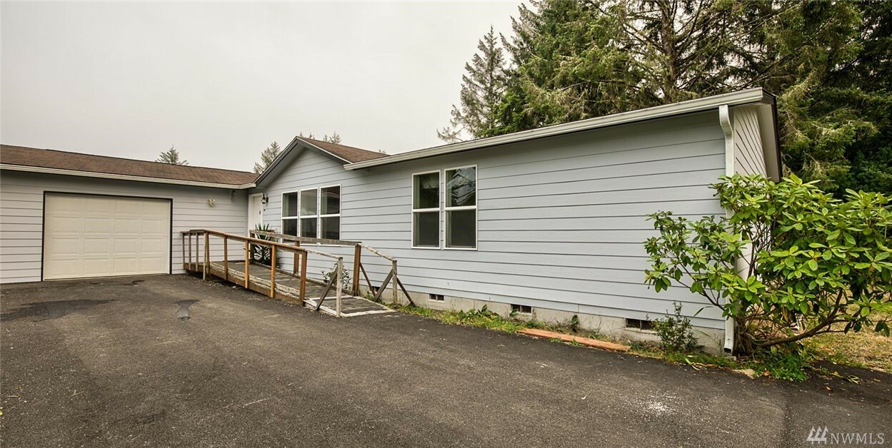 Property Photo:  390 Dorado Ave SW  WA 98569 