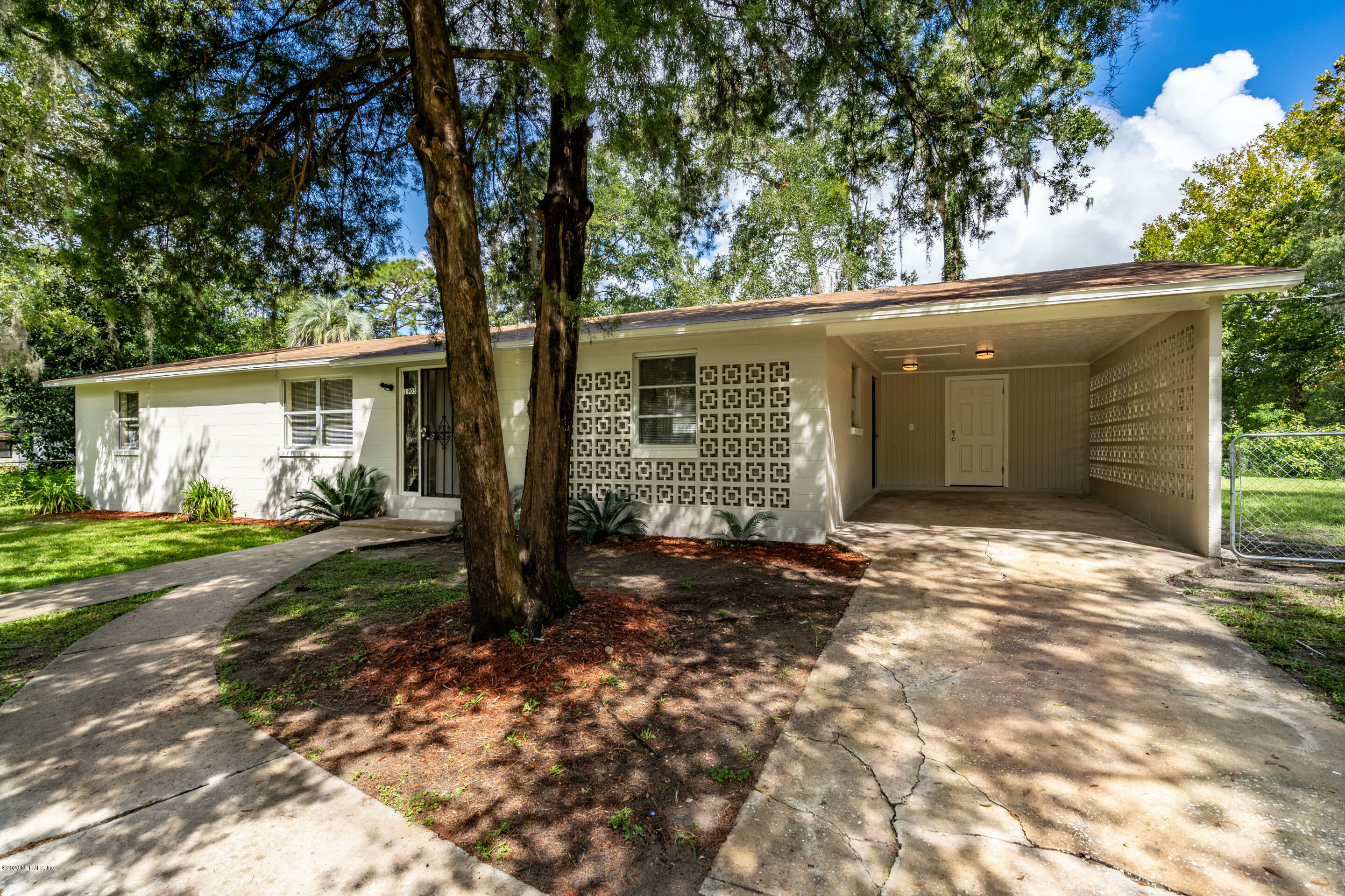 Property Photo:  1905 Elm Street  FL 32208 