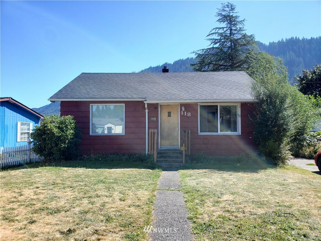 Property Photo:  118 Adams Ave  WA 98356 