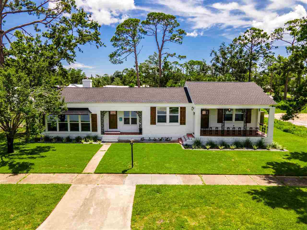 Property Photo:  1305 Monument Avenue  FL 32456 