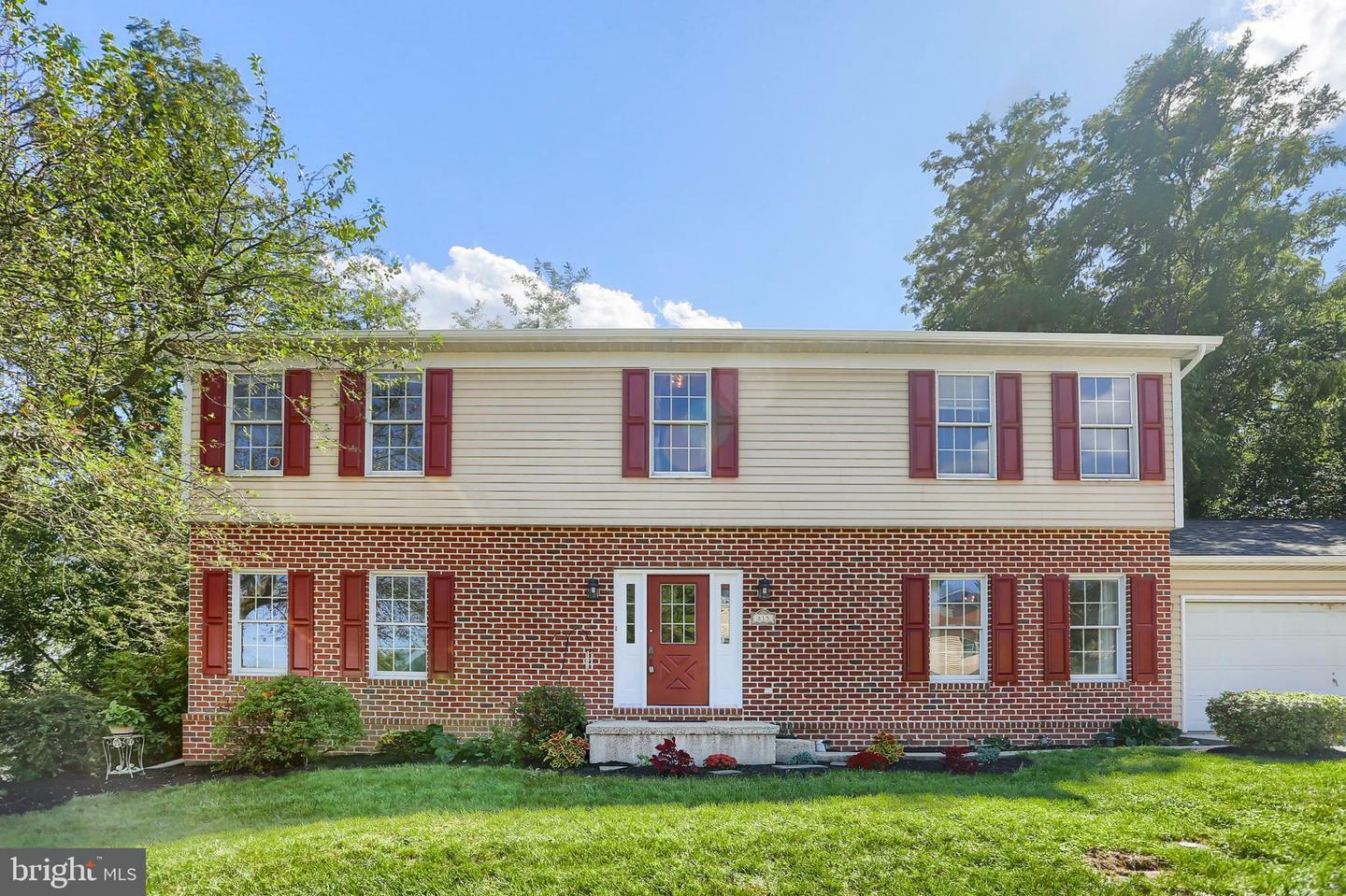 Property Photo:  815 Ridgewood Drive  PA 17050 