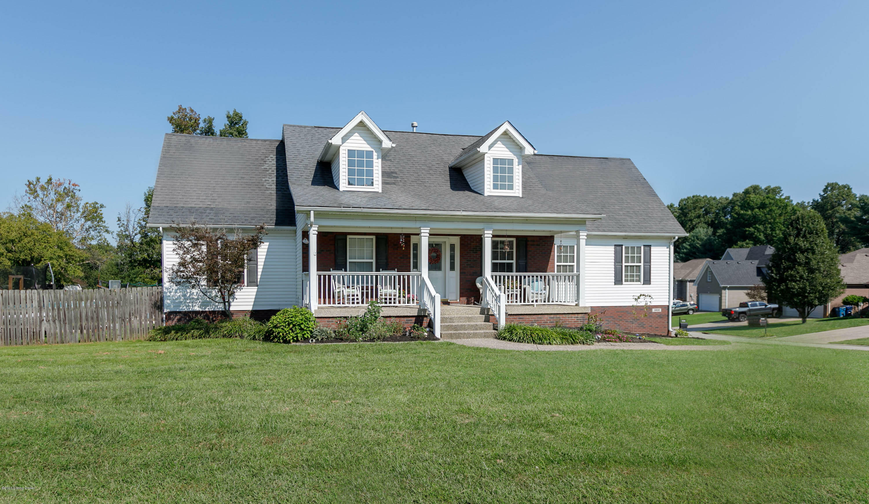 Property Photo:  3800 Oakburn Ct  KY 40258 