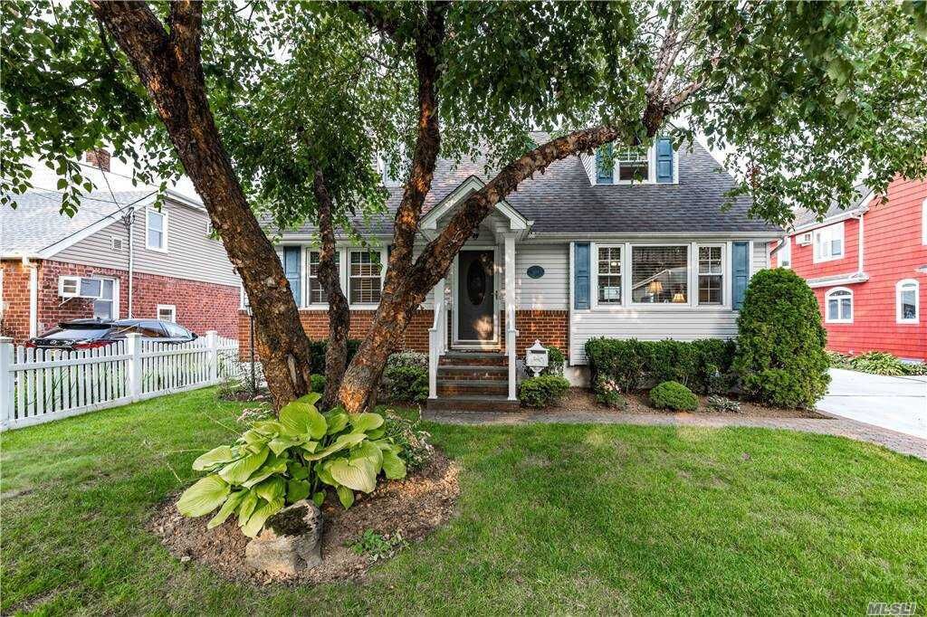 Property Photo:  1989 Bergen Street  NY 11710 