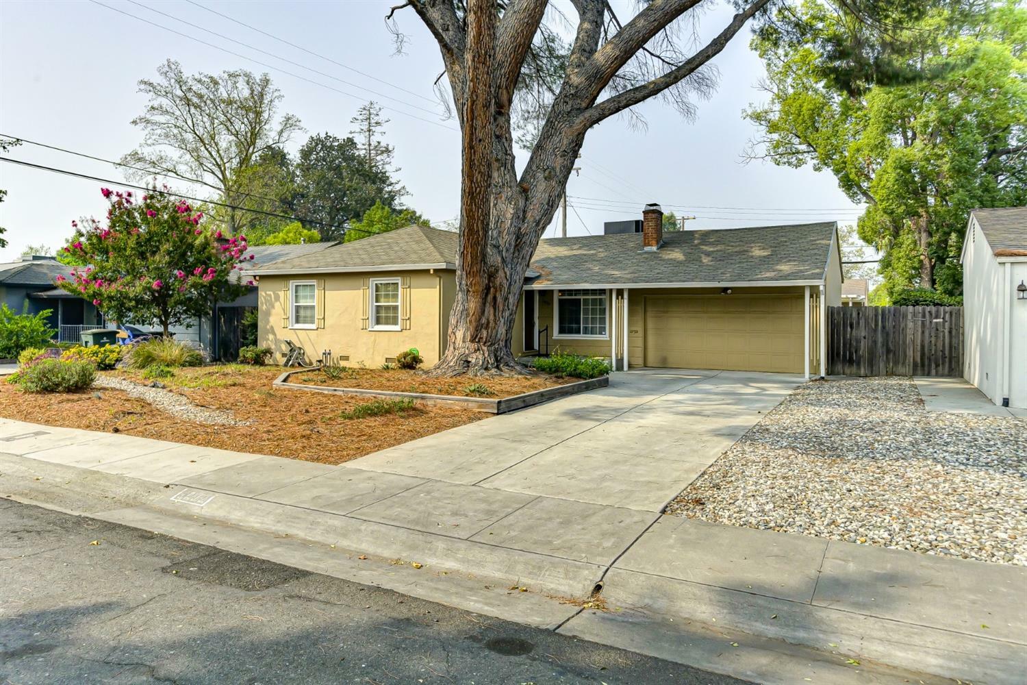 Property Photo:  5400 Rosita Way  CA 95822 