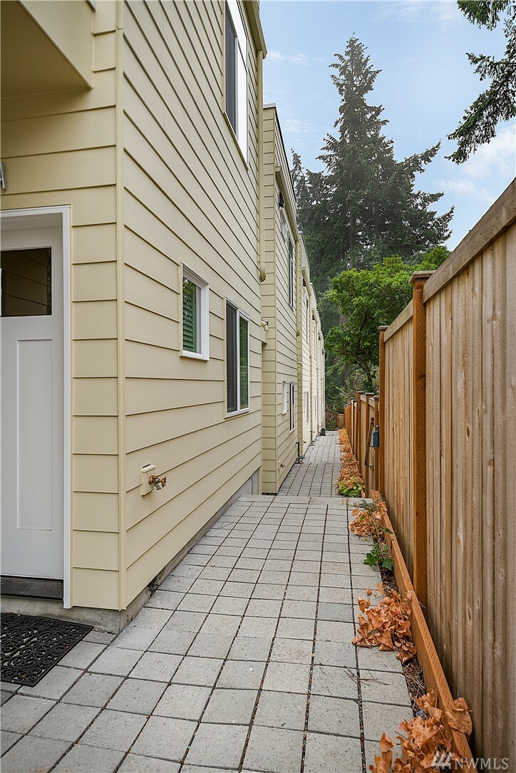 Property Photo:  409 NE 155th St B  WA 98155 