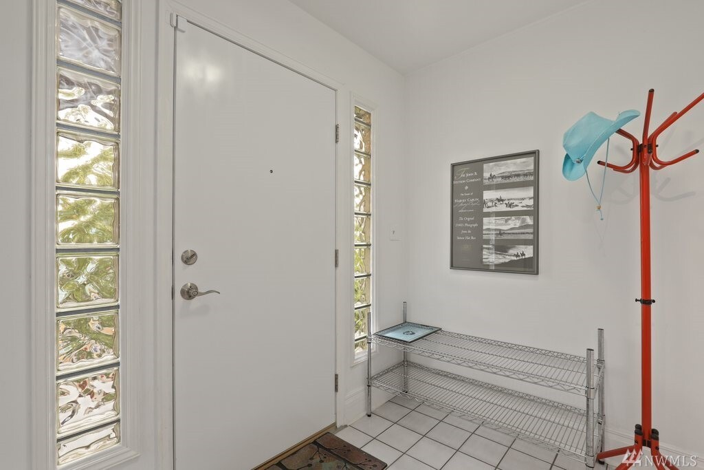 Property Photo: 2104 E Thomas Street WA 98112