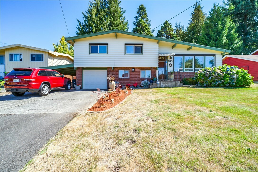 Property Photo:  21404 29th Ave S  WA 98198 