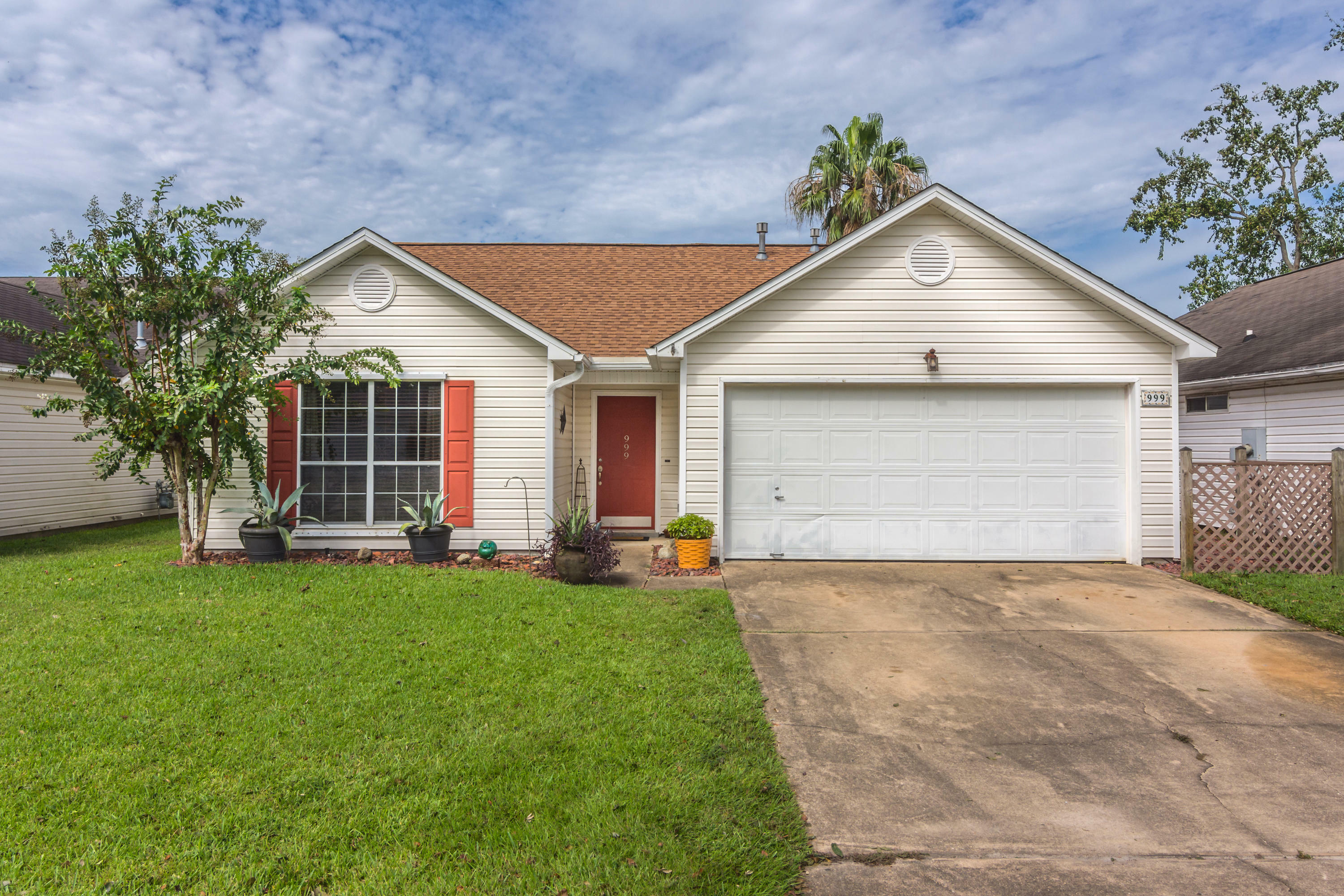 Property Photo:  999 John Wayne Circle  FL 32547 