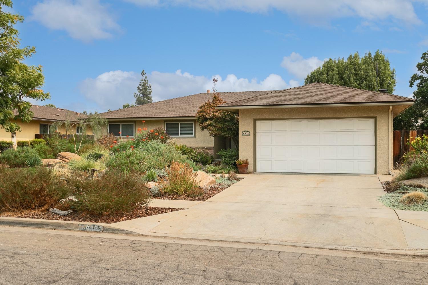Property Photo: 6934 N Rowell Avenue CA 93710