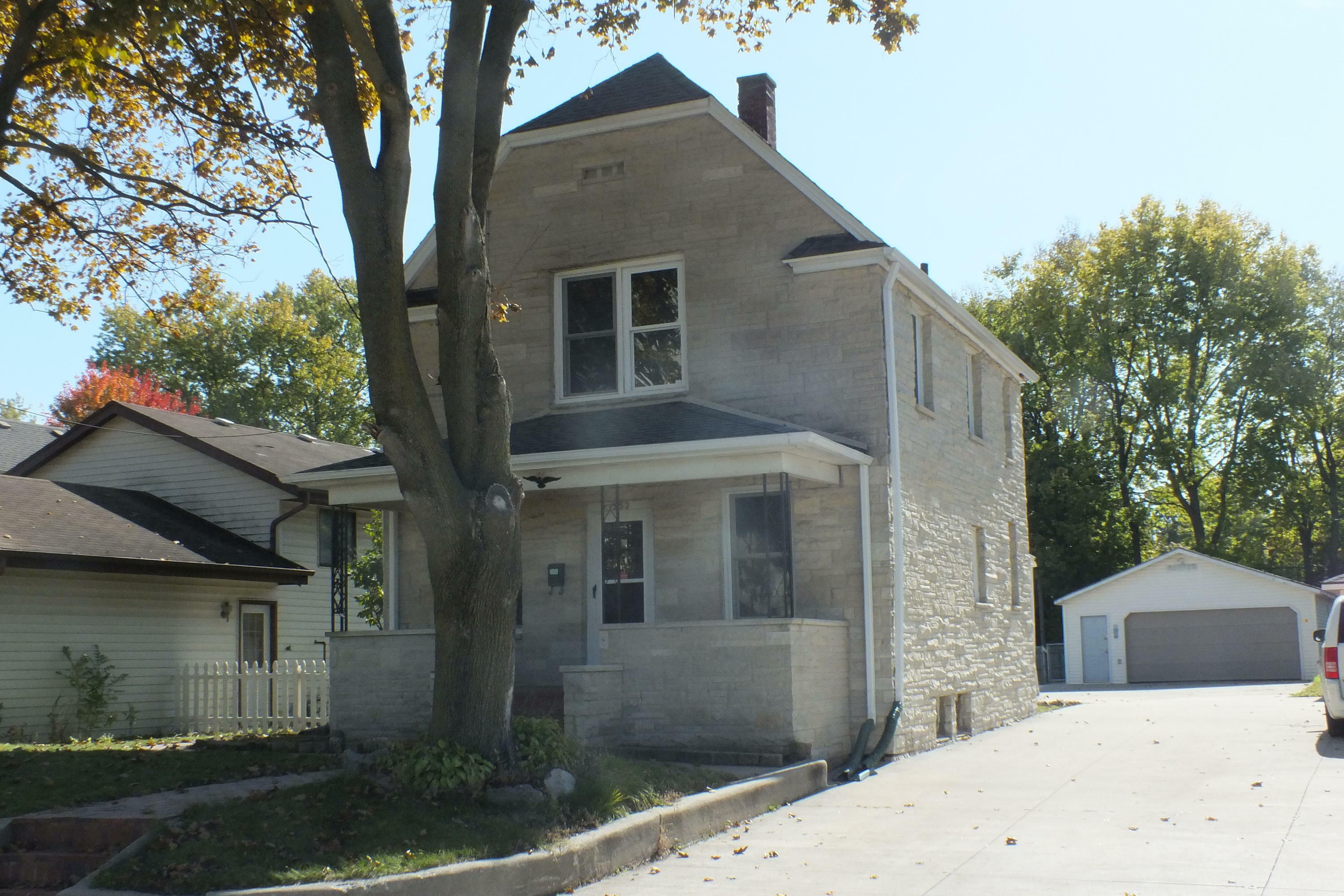 Property Photo:  553 Elizabeth St  WI 53186 