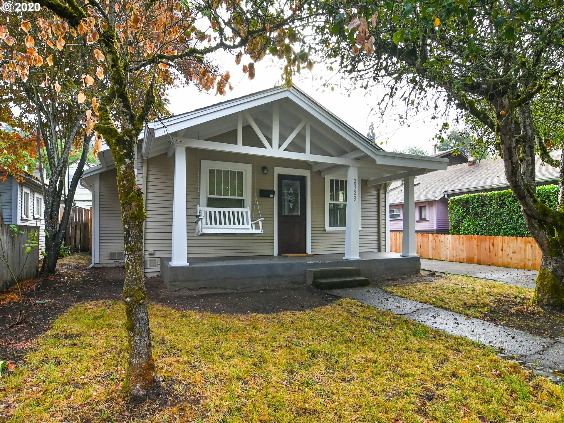 Property Photo:  2323 Agate St  OR 97403 
