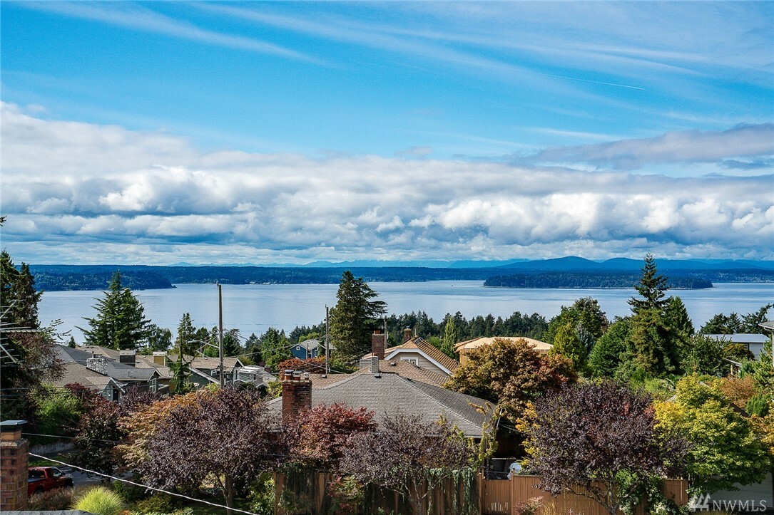 Property Photo:  3950 SW Elmgrove St  WA 98136 