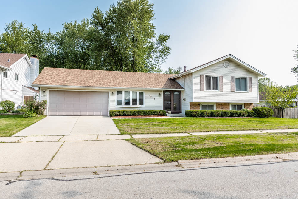Property Photo:  1271 Arlington Drive  IL 60133 
