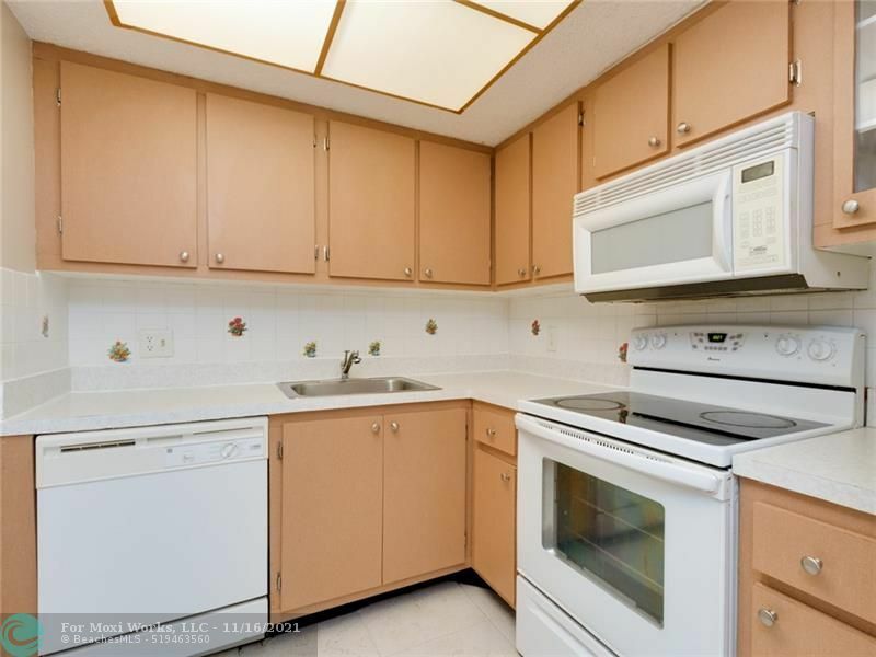 Property Photo:  5550 NW 44th St 411B  FL 33319 