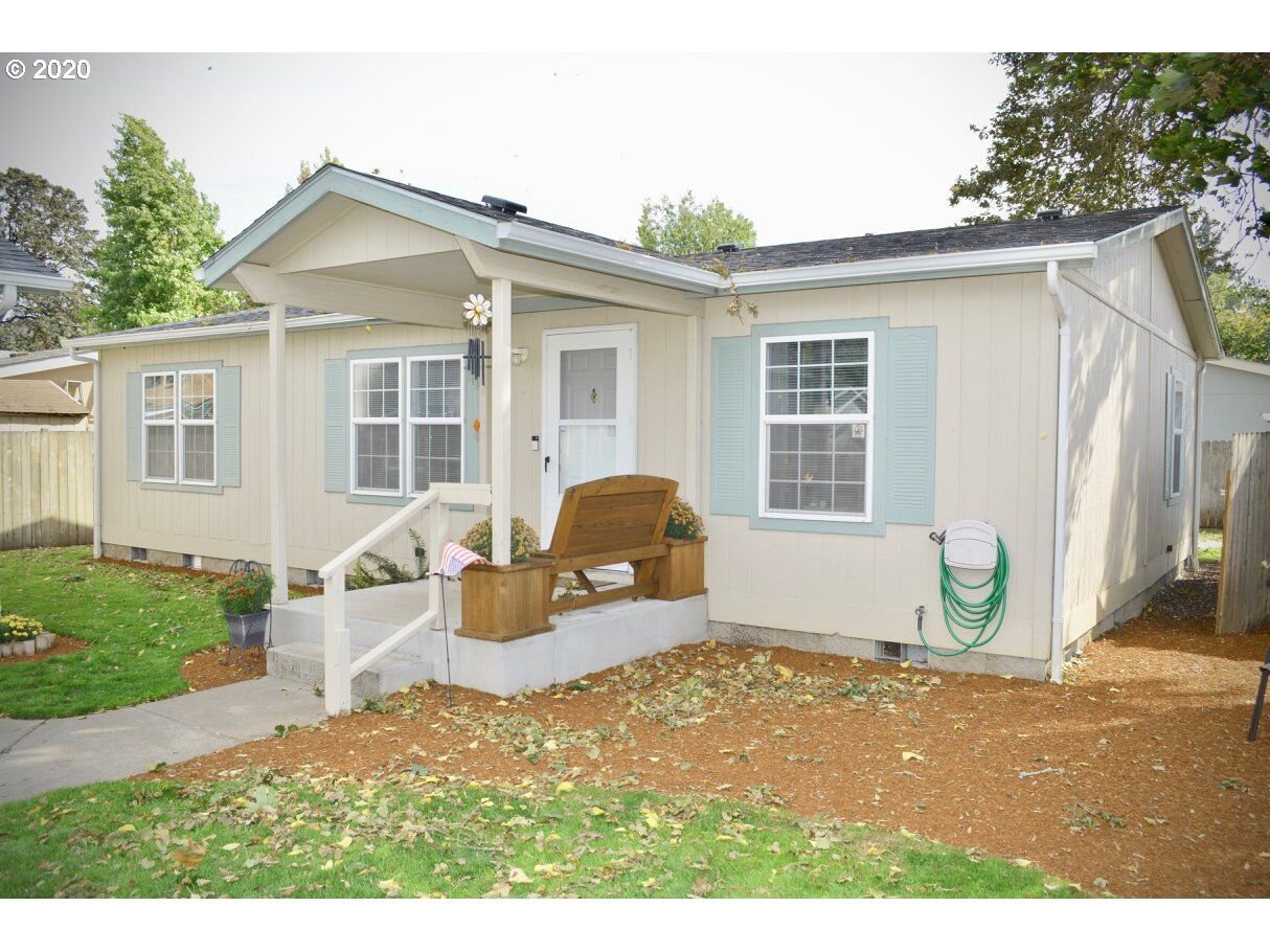 Property Photo:  1032 Oak Meadows Pl  OR 97477 