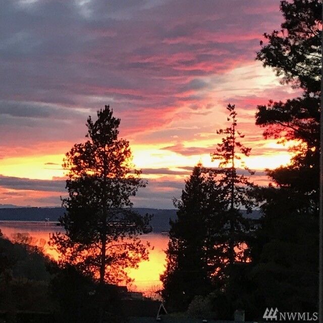 Property Photo:  1002 SW 298th Street  WA 98023 