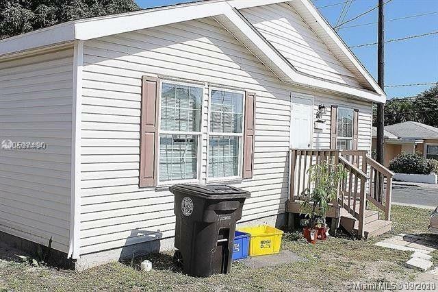 Property Photo:  807 Grant St  FL 33407 