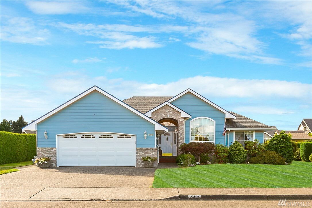 Property Photo: 1307 Woodfield Dr WA 98264