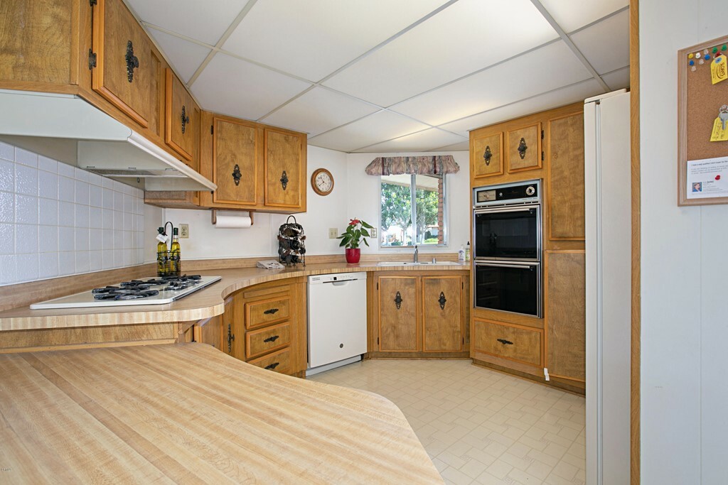 Property Photo:  1220 Johnson Drive 20  CA 93003 