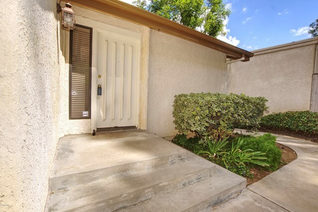 Property Photo:  445 Vista Dorado Lane  CA 91377 