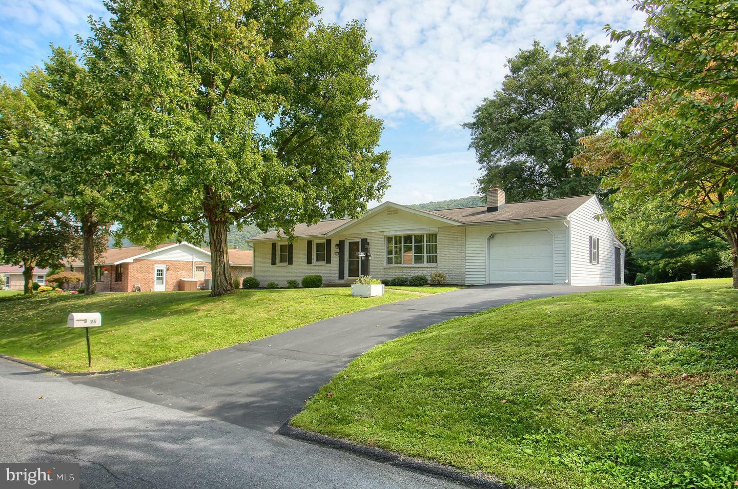 Property Photo:  25 Susquenita Hill Road  PA 17020 