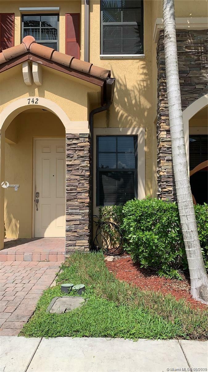 Property Photo:  742 SE 32nd Ave 742  FL 33033 