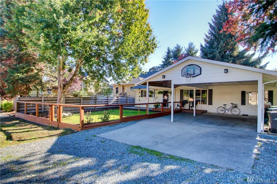 Property Photo:  518 Myrtle St  WA 98257 