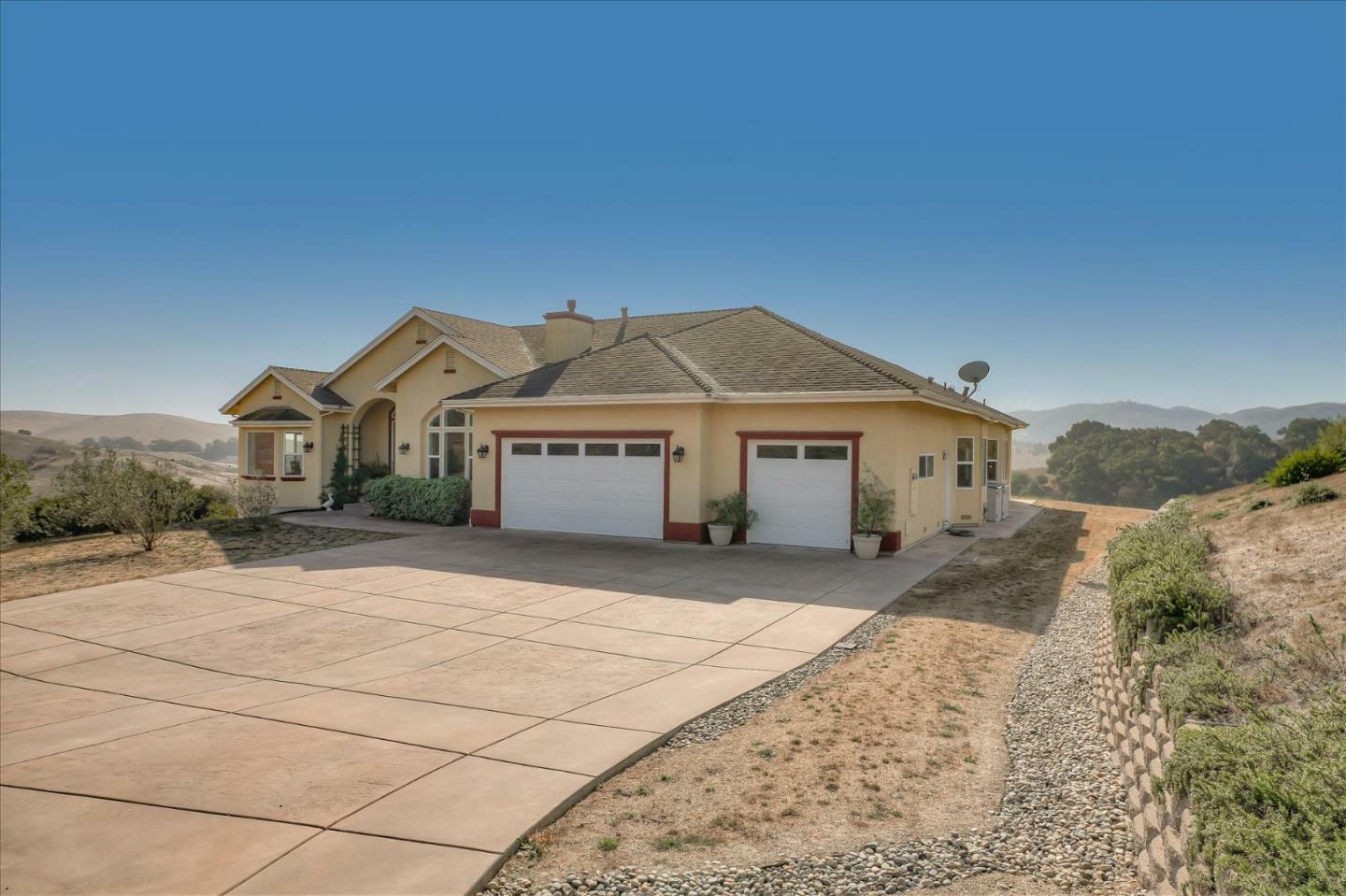 Property Photo:  401 Oak View Court  CA 95045 