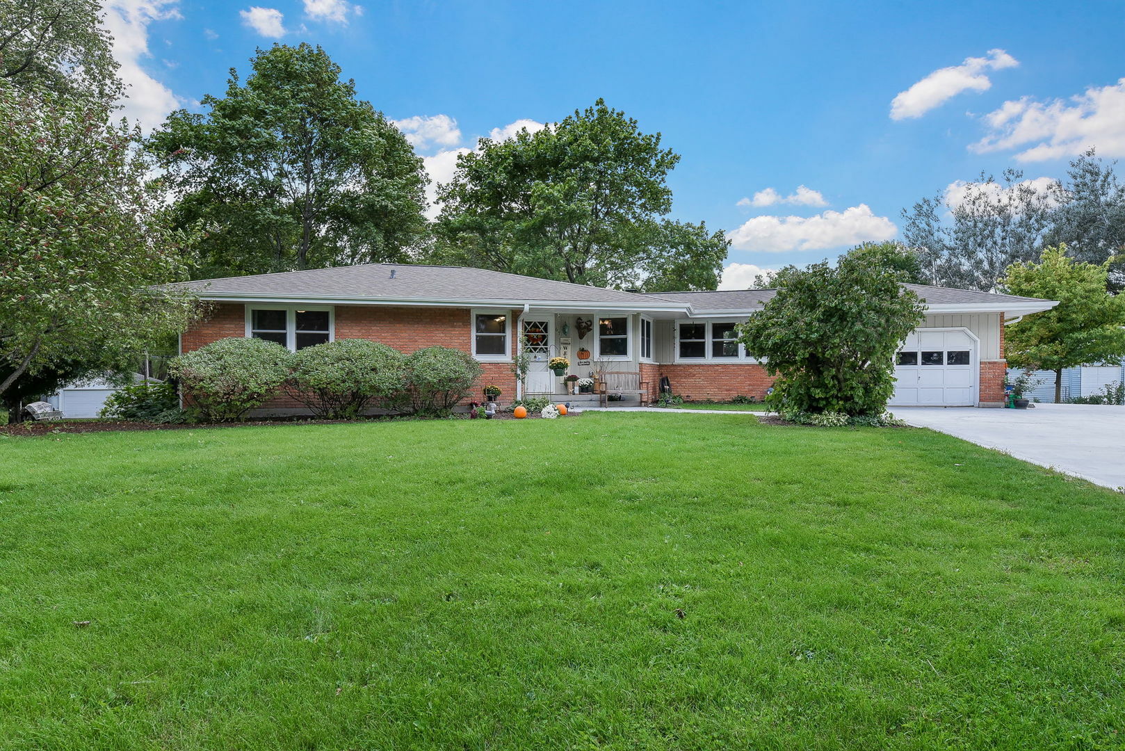 Property Photo:  67 Osage Court  IL 60543 